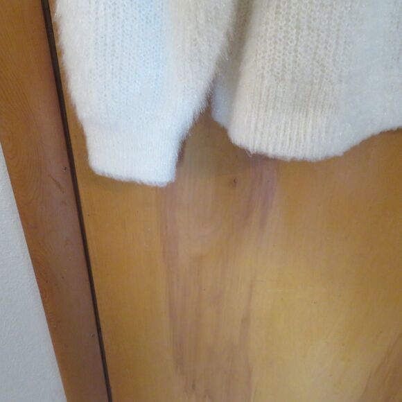 H & M Divided Cream Crop Sweater Top - Picture 4 of 6